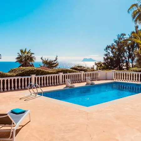 Villa Shangri-la, Sea View, Pool And Panoramic View Sotogrande
