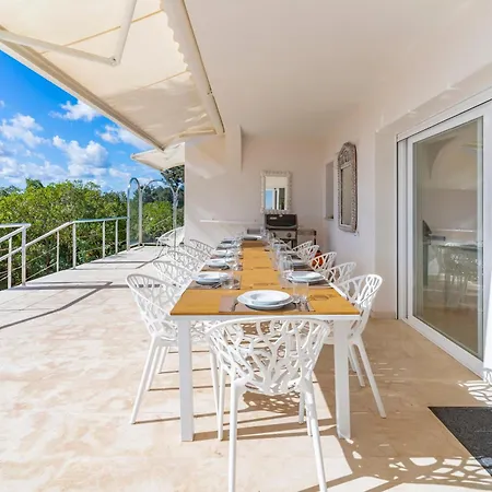 Shangri-la, Sea View, Pool And Panoramic View Apartment