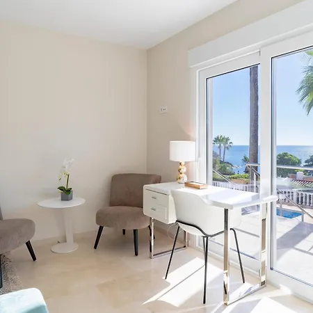 Shangri-la, Sea View, Pool And Panoramic View Apartment