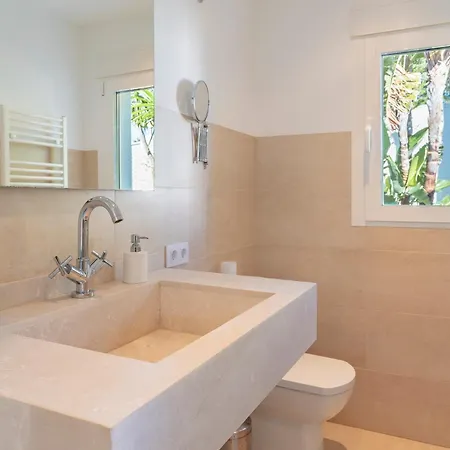 Villa Shangri-la, Sea View, Pool And Panoramic View Sotogrande